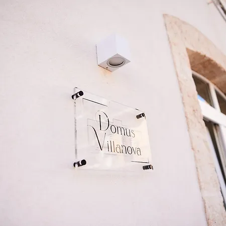 بيت ضيافة Domus Villanova